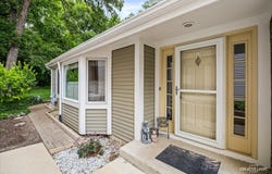17 White Oak Lane, Elgin, IL 60123