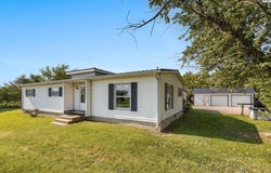 7115 S Whiteside Rd, Hutchinson, KS 67501
