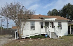 1105 E 5th Street, Alice, TX 78332