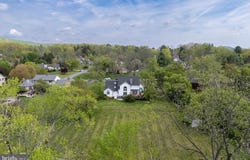 1560 SURREY ROAD, BETHLEHEM, PA 18015