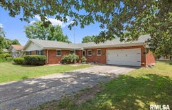 13 BIRCH Drive, Chatham, IL 62629