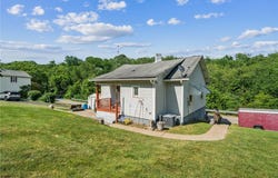 29 Creedmore Rd, Cecil, PA 15321