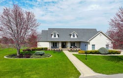 17627 Grandview Drive, Sterling, IL 61081