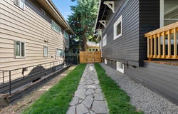 2524 NE HALSEY ST, Portland, OR 97232