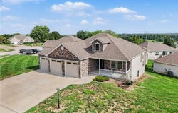 304 Prairie Rose Circle, Smithville, MO 64089