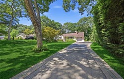 89 Burton Lane, Commack, NY 11725