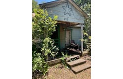205 S Columbus Ave, Cameron, TX 76520