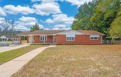 423 W Live Oak Avenue, DeFuniak Springs, FL 32435