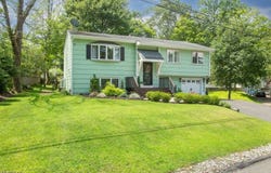 32 Eugene Rd, Hopatcong Boro, NJ 07843-1634