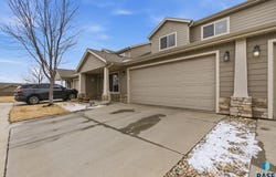 2907 E Fieldstone Pl, Sioux Falls, SD 57108