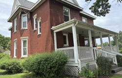 802 W 4TH Street, Sterling, IL 61081