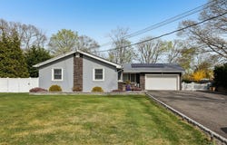 11 Mid Place, Bohemia, NY 11716