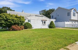 11 Hoover Lane, Bethpage, NY 11714
