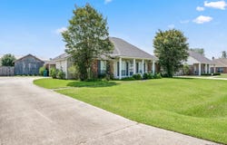24610 Rolling Meadow, Denham Springs, LA 70726
