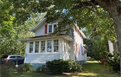 38 Ruth Street, Geneva, OH 44041