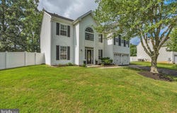8 CLEMENT COURT, COLUMBUS, NJ 08022