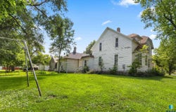 210 W 2nd Ave, Flandreau, SD 57028
