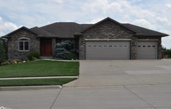 104 E Timber Creek Drive, Carroll, IA 51401