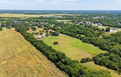 705 W Saunders, Trenton, TX 75490