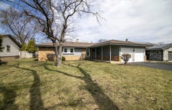 76 Grange Road, Elk Grove Village, IL 60007