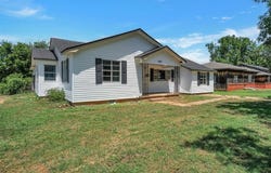 1301 N Crain Street, Altus, OK 73521