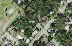 254 8th St, Apalachicola, FL 32320