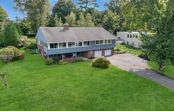 10 Shell Drive, Glen Cove, NY 11542