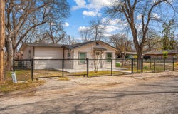 422 Apolonio St, Uvalde, TX 78801