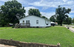 424 W Washington, Versailles, MO 65084