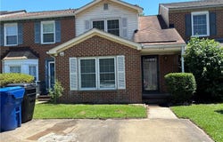 472 Falling LN, Virginia Beach, VA 23454