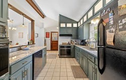 1426 Hawthorne Drive, Neosho, MO 64850