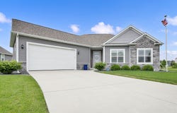 N48w15350 Aster Ct, Menomonee Falls, WI 53051