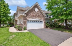 2 Fehervari Ct, Franklin Twp., NJ 08873