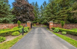 490 E Long Lake Road, Bloomfield Hills, MI 48304
