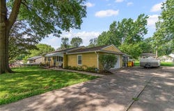 2504 Queen Ridge Drive, Independence, MO 64055