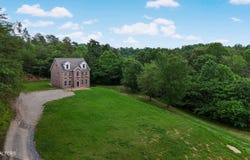 4914 Circle Rd, Corryton, TN 37721