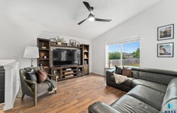 608 Honeysuckle Dr, Harrisburg, SD 57032
