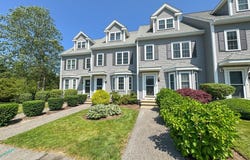 11 Copper Lantern Ln, Carver, MA 02330