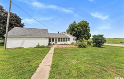 2576 285TH Avenue, De Witt, IA 52742