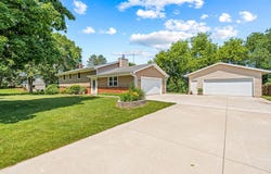 N1955 Parkview Cir, Palmyra, WI 53156