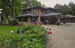 2226 Oakland Drive, Kalamazoo, MI 49008