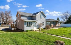 634 16th Avenue SW, Cedar Rapids, IA 52404