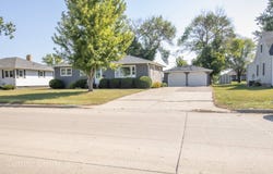 1610 21st Ave, Rock Valley, IA 51247