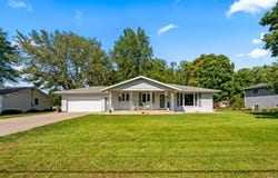 2006 Oakwood Drive, Warsaw, IN 46580-2335