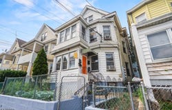 245 17Th Ave, Paterson City, NJ 07504-2386