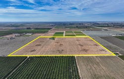 422 S Leonard Avenue, Sanger, CA 93657