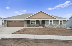 1020 Sage Oak Circle, Manchester, IA 52057
