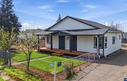 738 N Log Cabin St, Independence, OR 97351