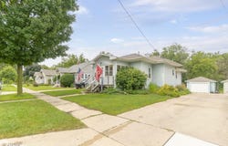 227 N Crescent Drive, Mason City, IA 50401