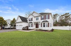 5 Emerald Dr Dr, Egg Harbor Township, NJ 08234